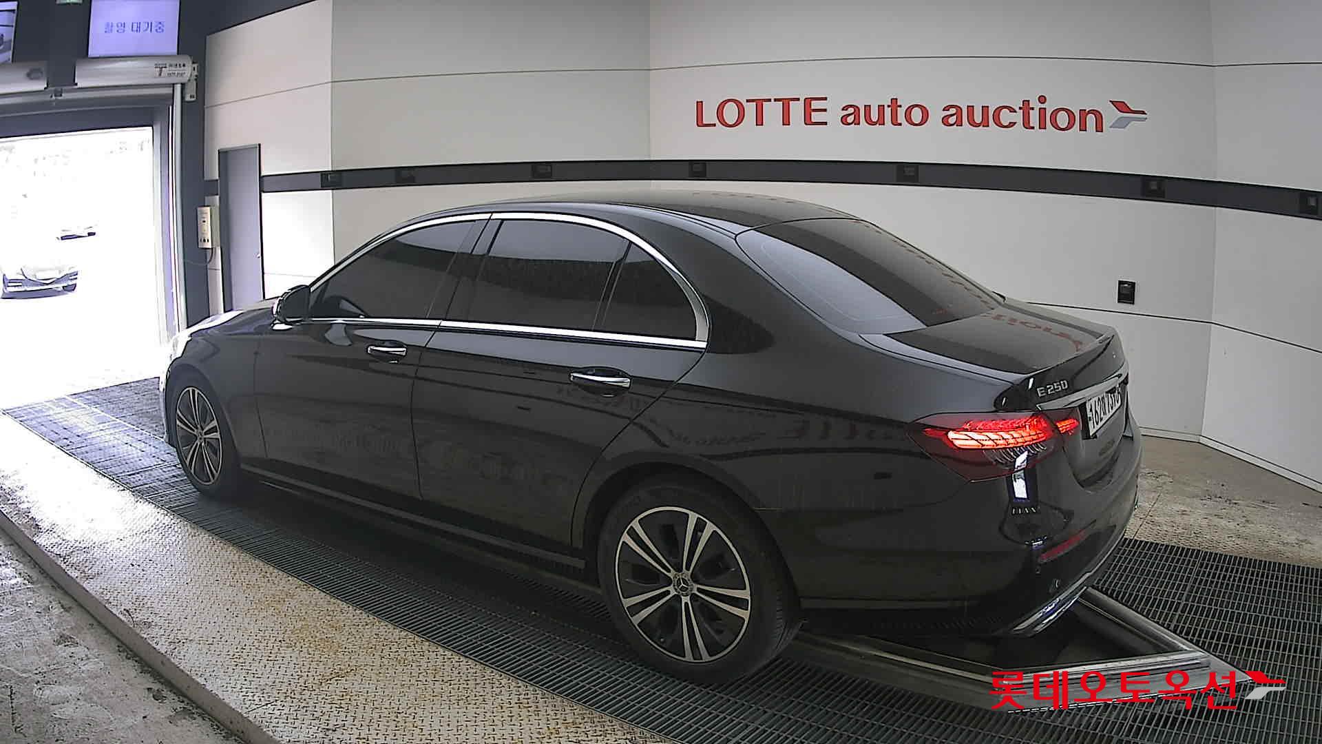 메르세데스-벤츠 E-클래스 2021 - 이미지 15