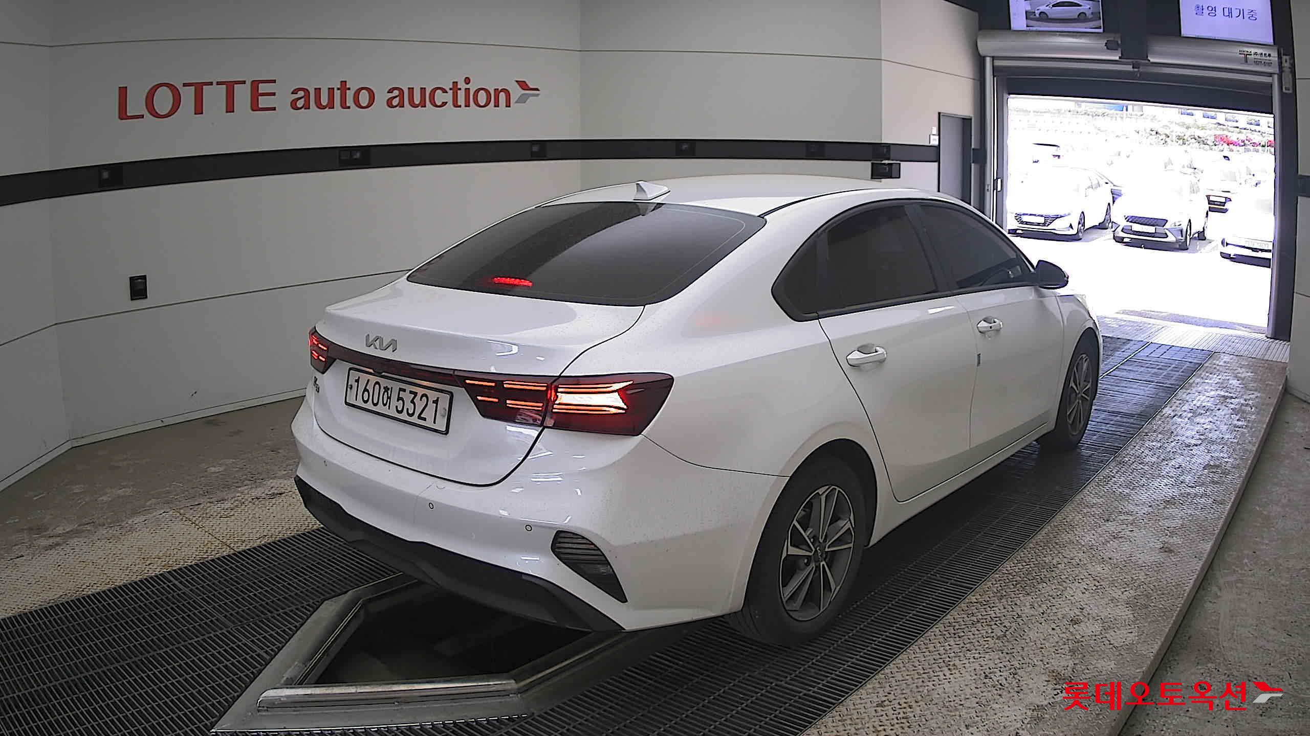 Kia K3 - 5