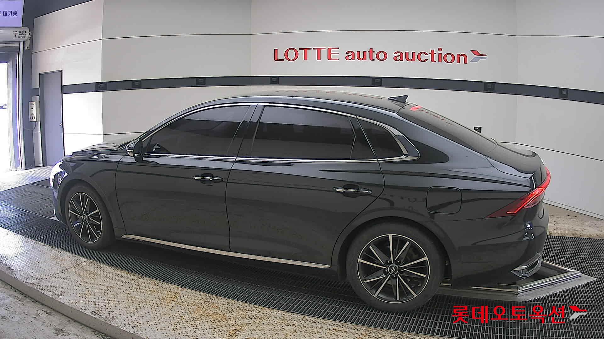 Hyundai Grandeur - 14