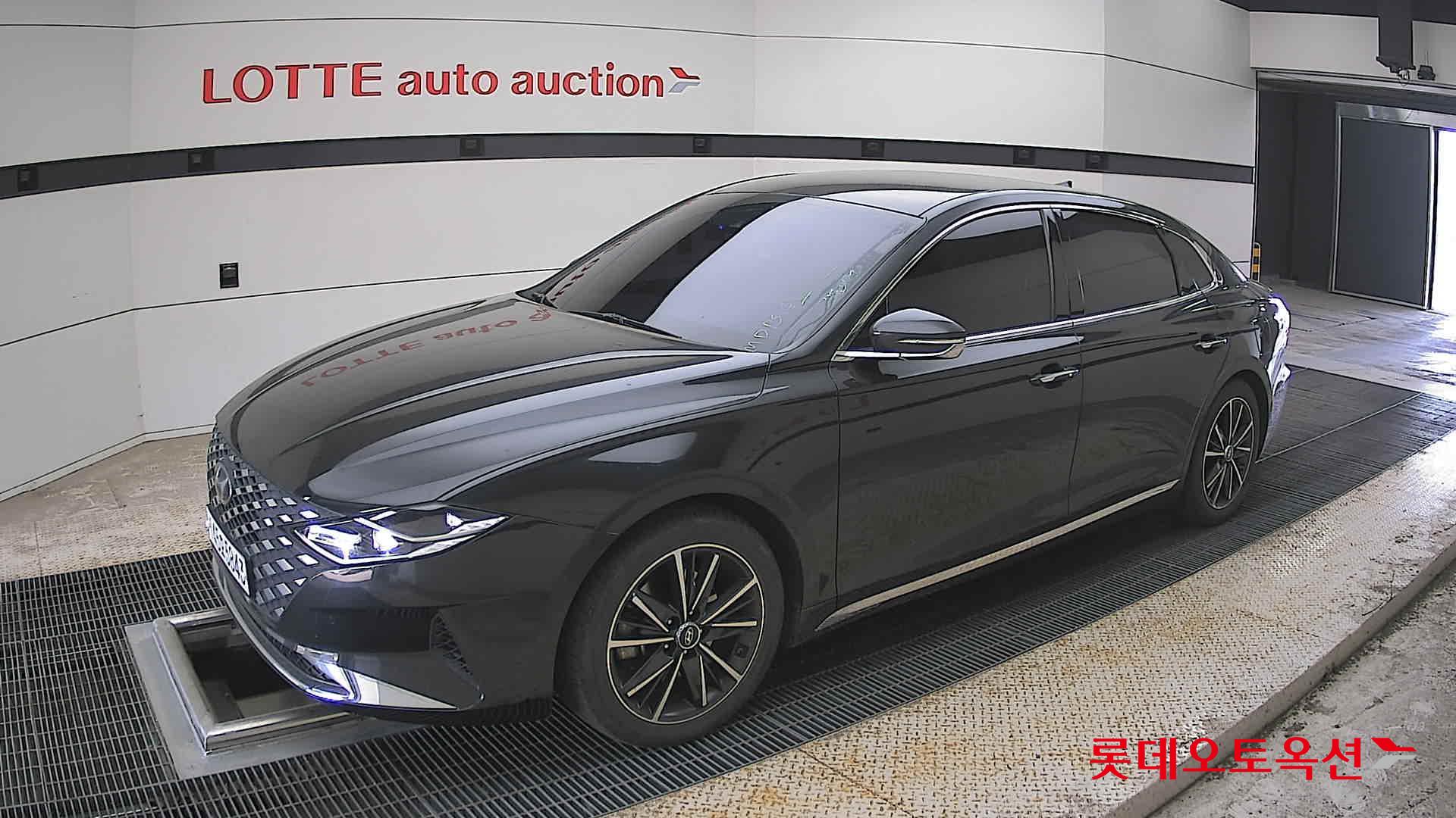 Hyundai Grandeur - 11