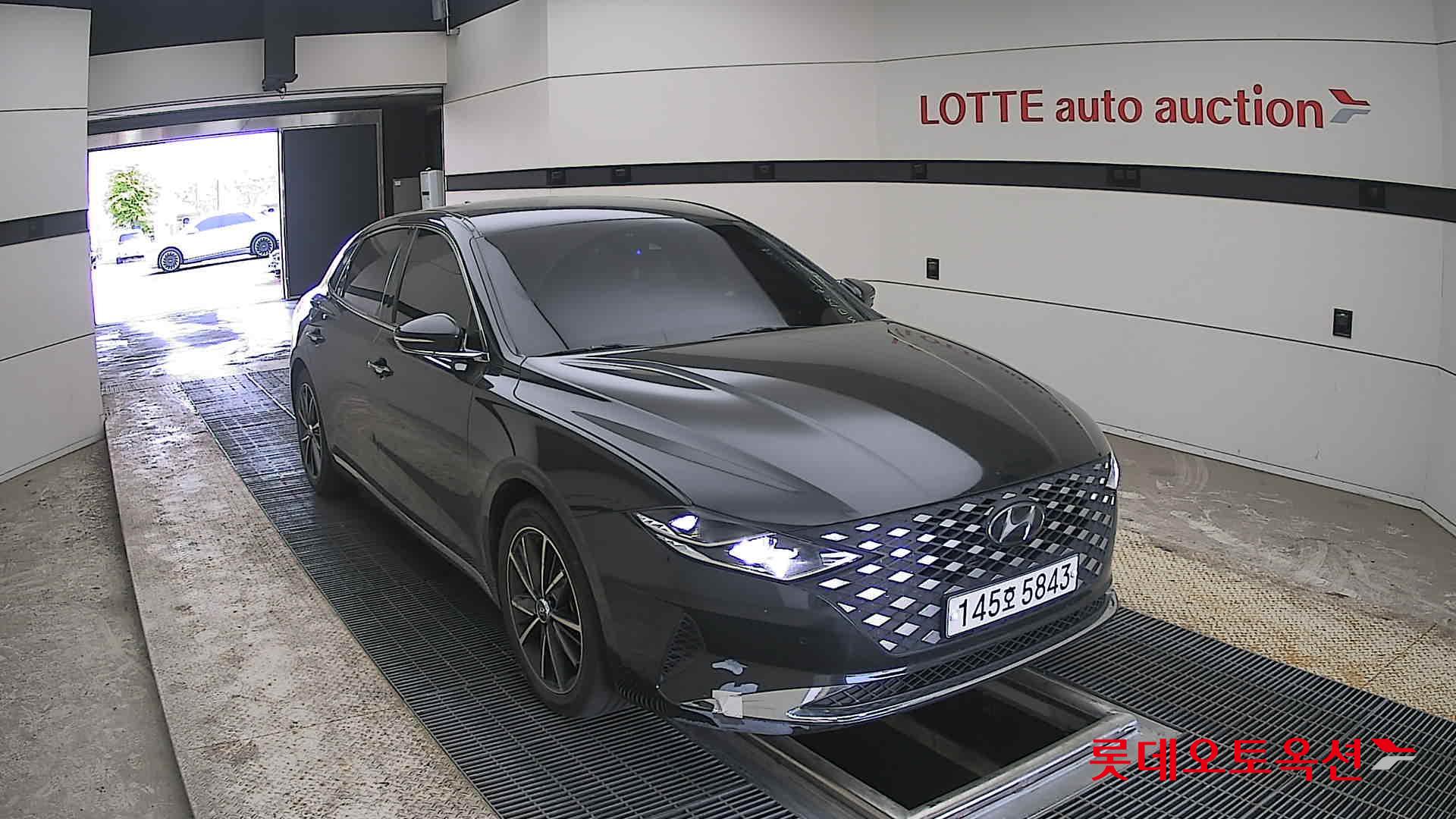 Hyundai Grandeur - 24