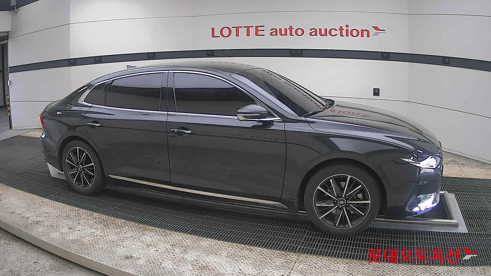 Hyundai Grandeur - 22