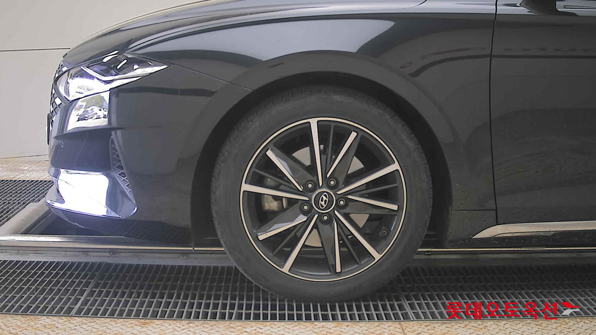 Hyundai Grandeur - 25