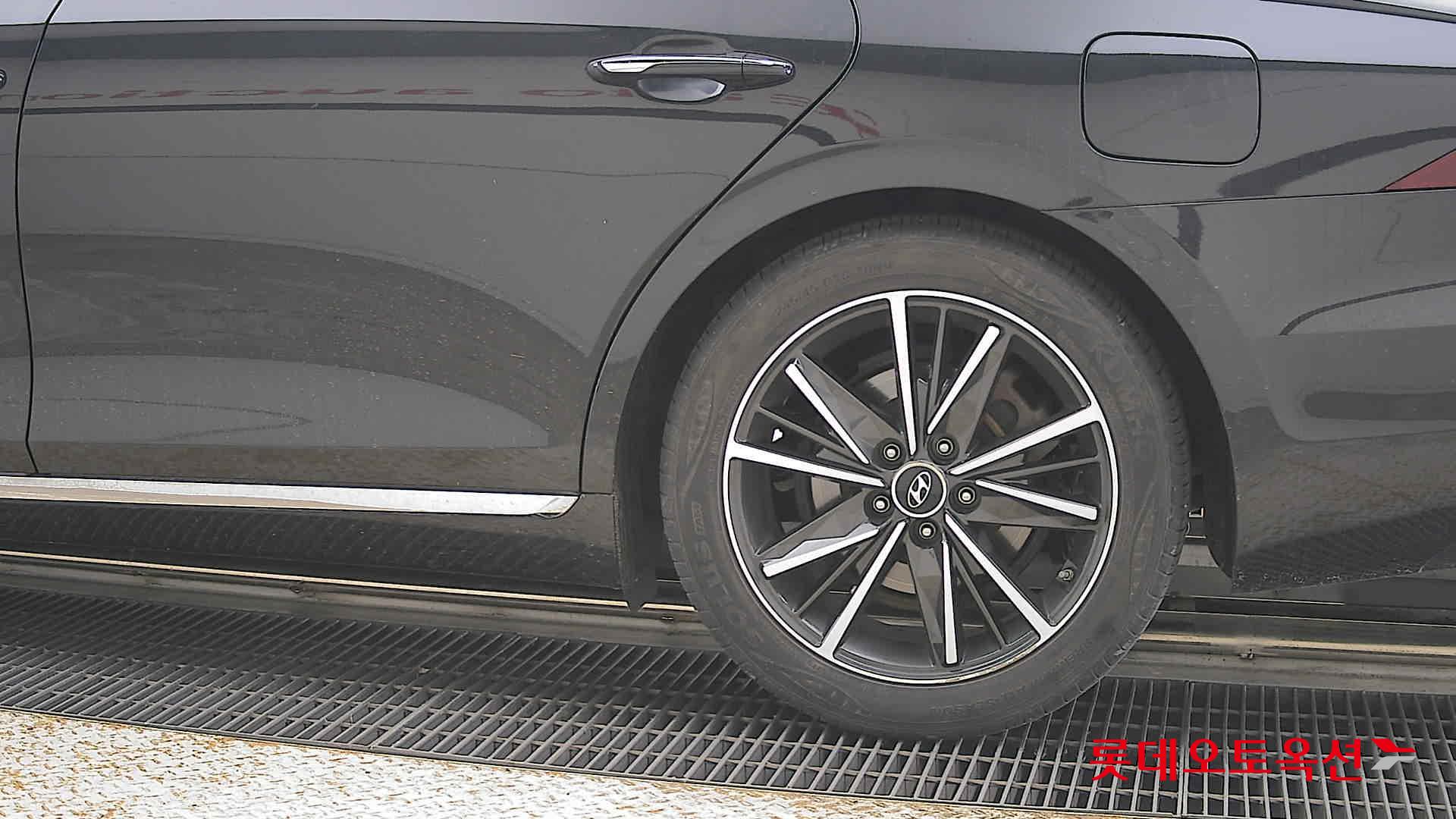 Hyundai Grandeur - 26