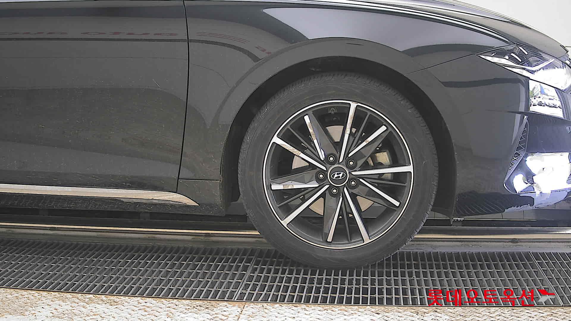 Hyundai Grandeur - 27