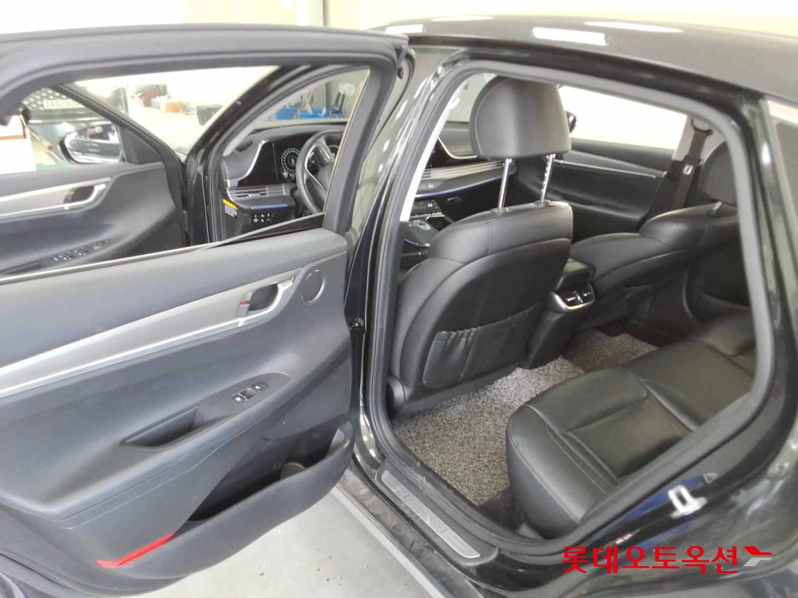 Hyundai Grandeur - 37