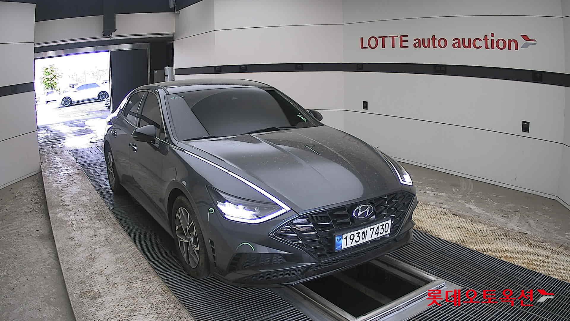 Hyundai Sonata - 24