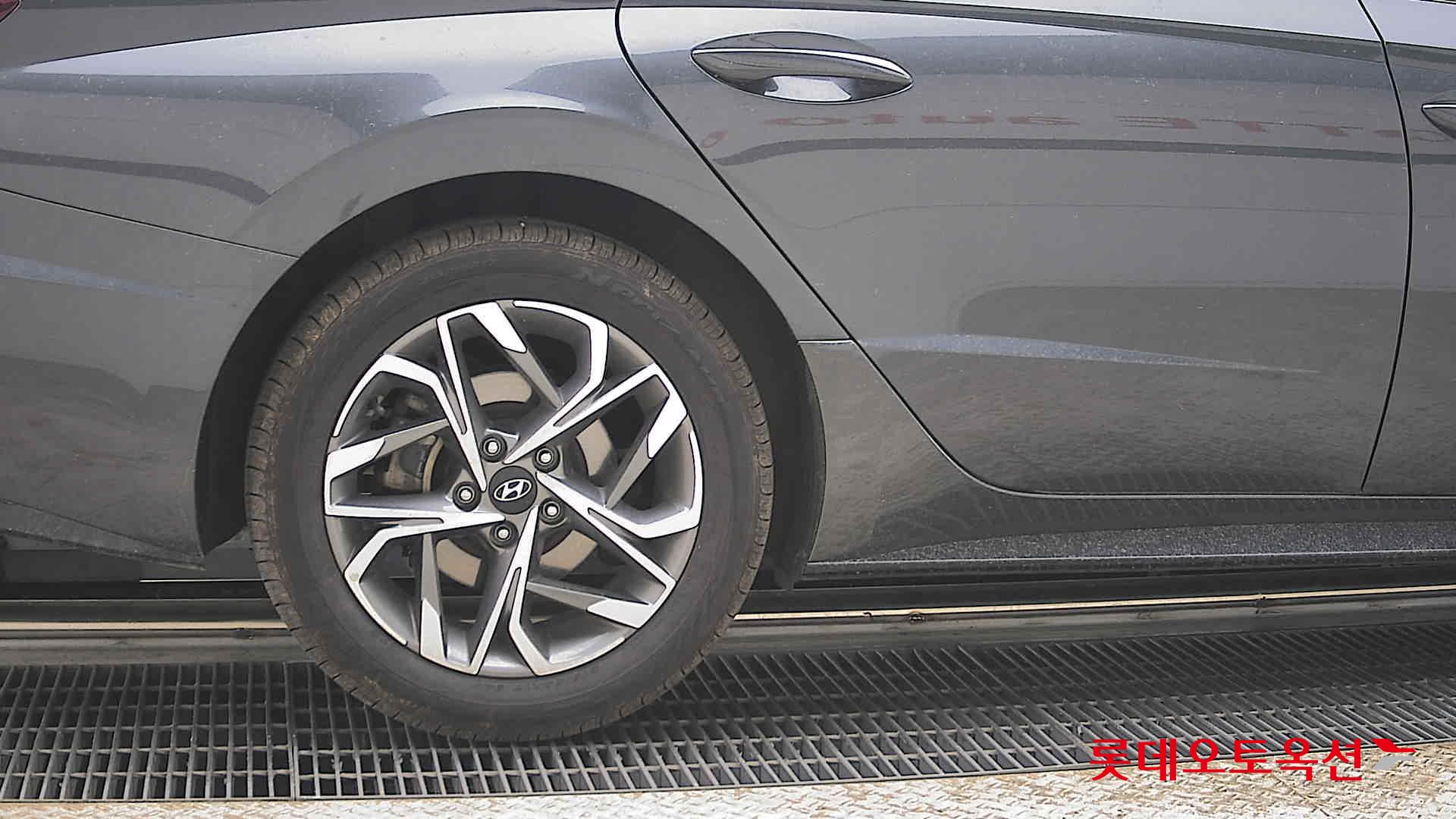 Hyundai Sonata - 28
