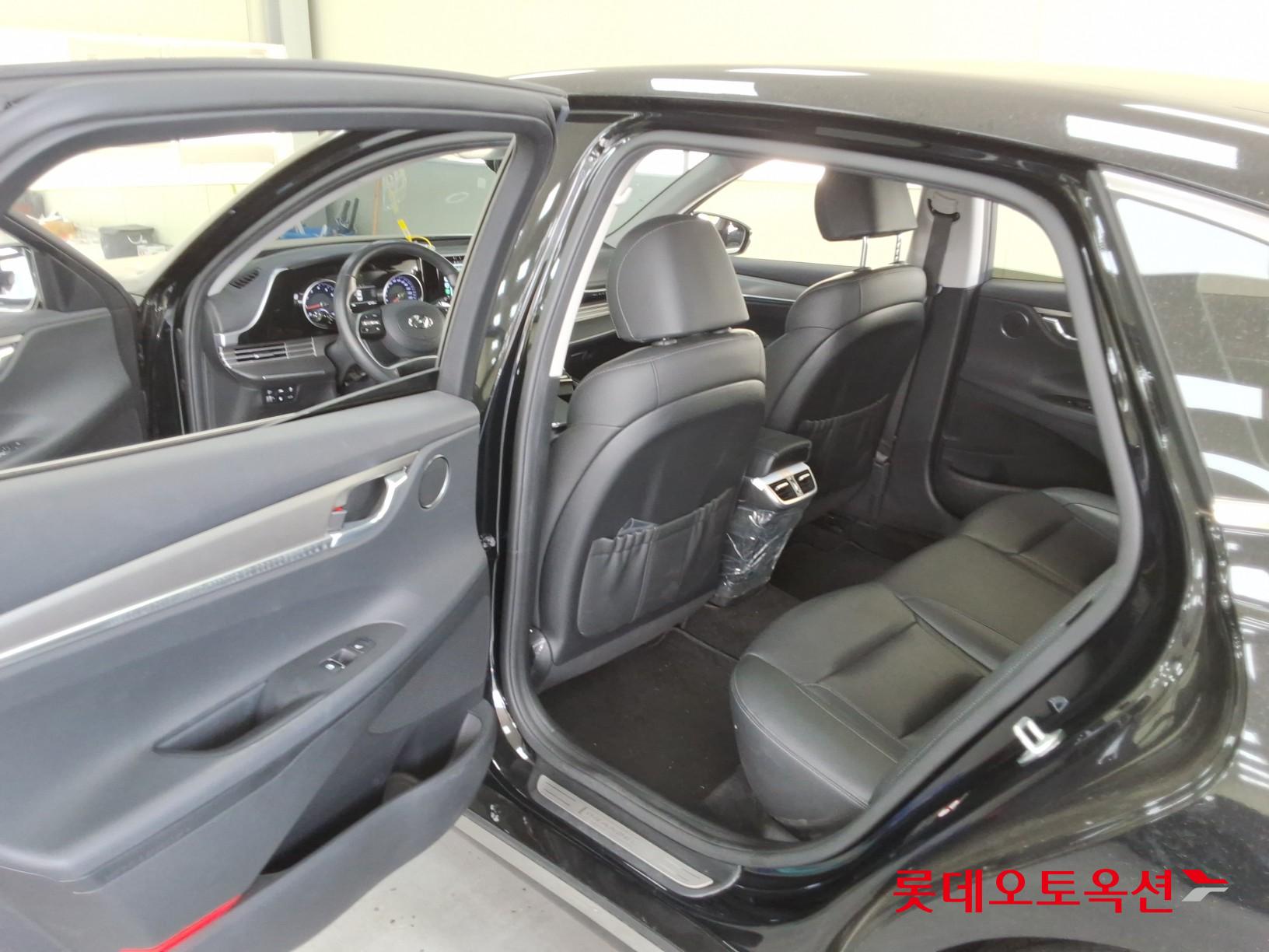 Hyundai Grandeur - 37