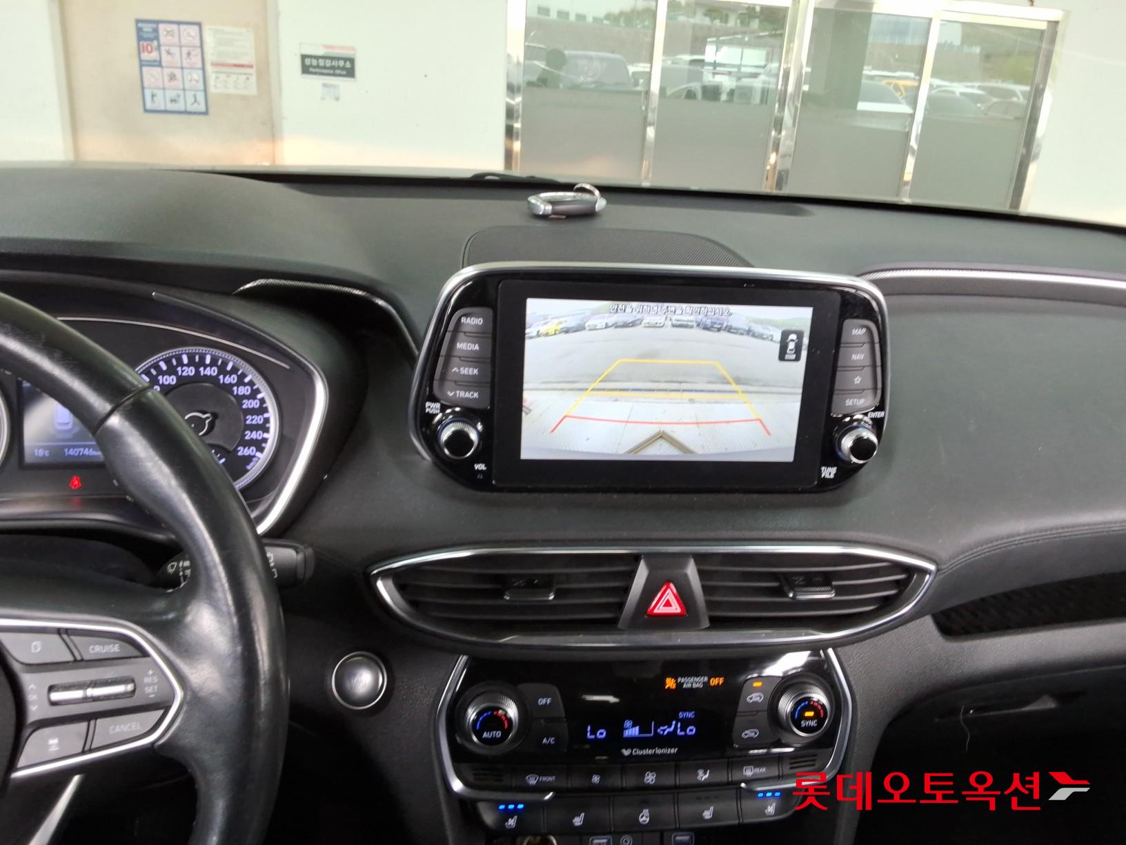 Hyundai Santa Fe 2020 - Image 32
