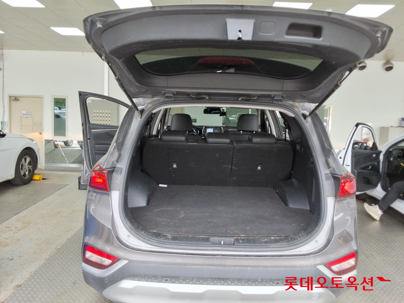 Hyundai Santa Fe 2020 - Image 9