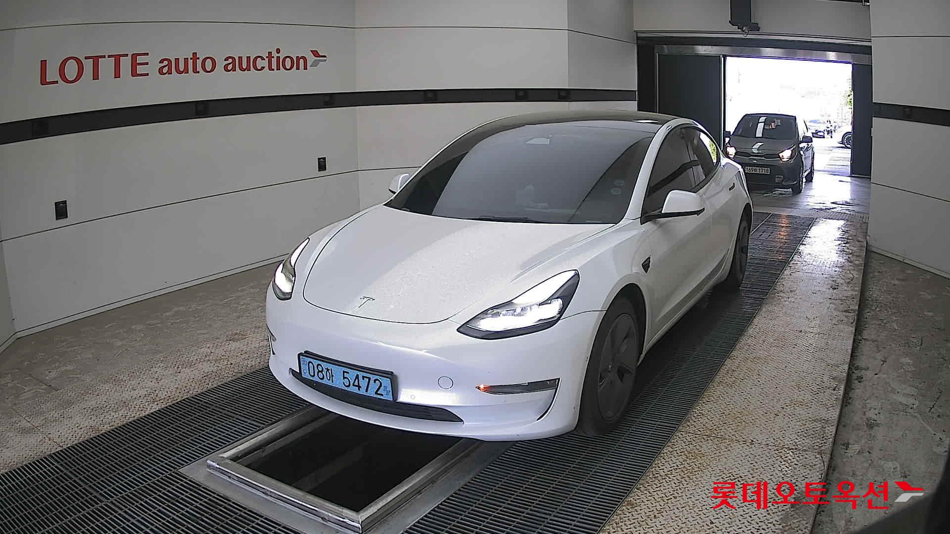 TESLA Model 3 - 10