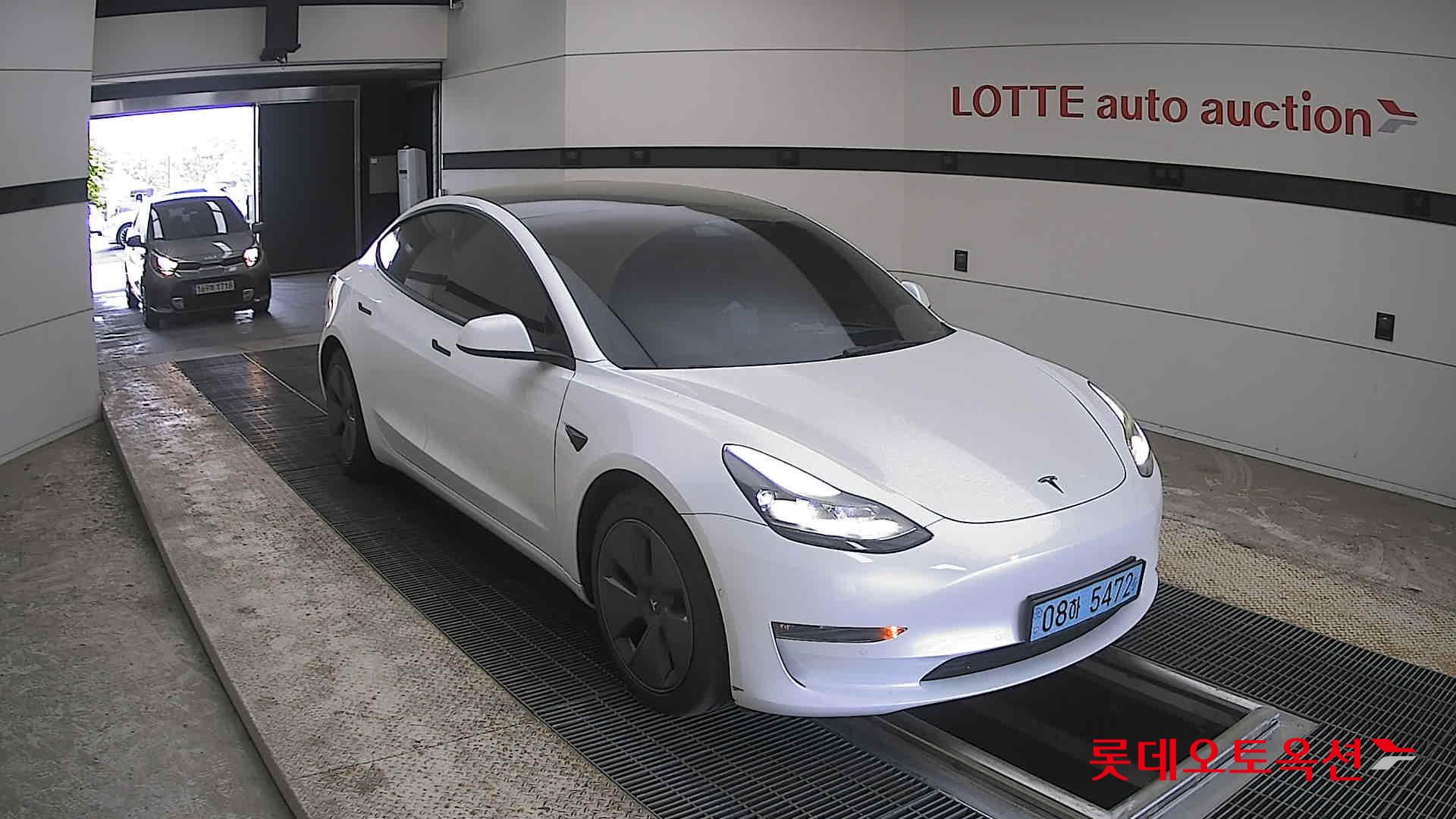 TESLA Model 3 - 6
