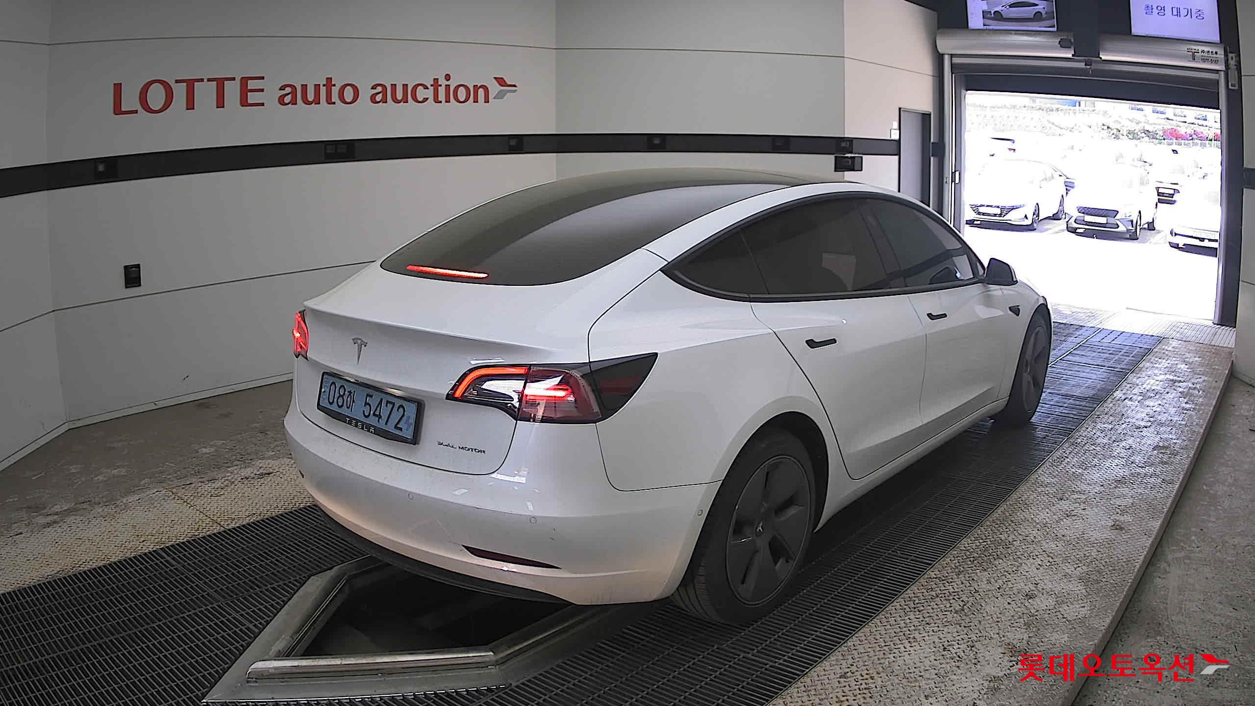 TESLA Model 3 - 5