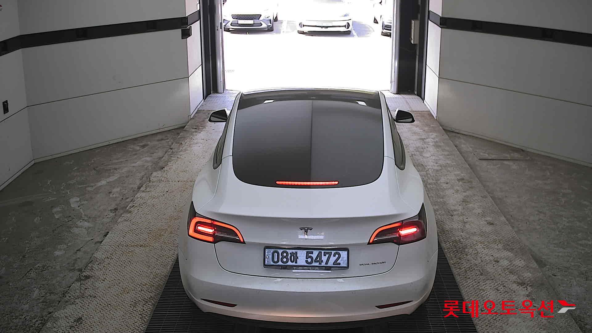 TESLA Model 3 - 17
