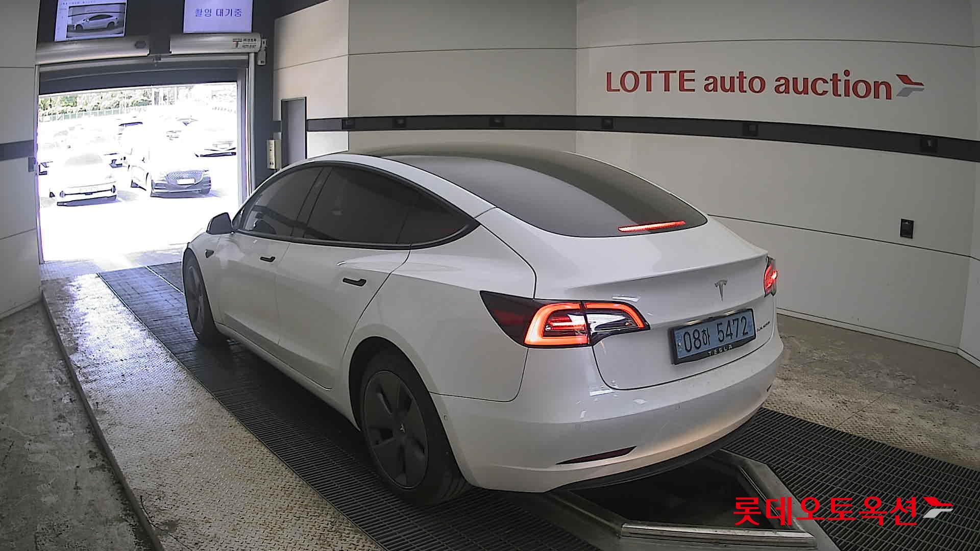 TESLA Model 3 - 4