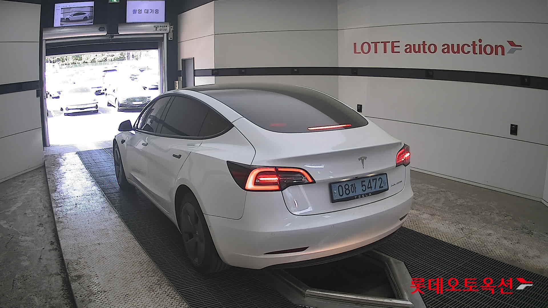 TESLA Model 3 - 16