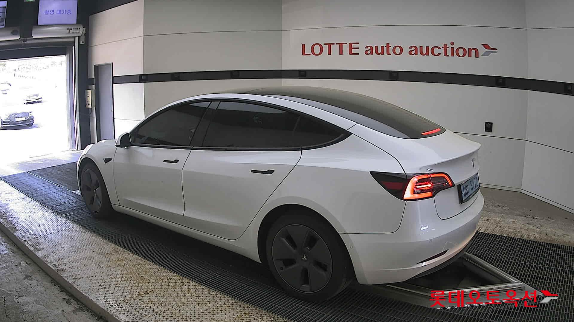 TESLA Model 3 - 15