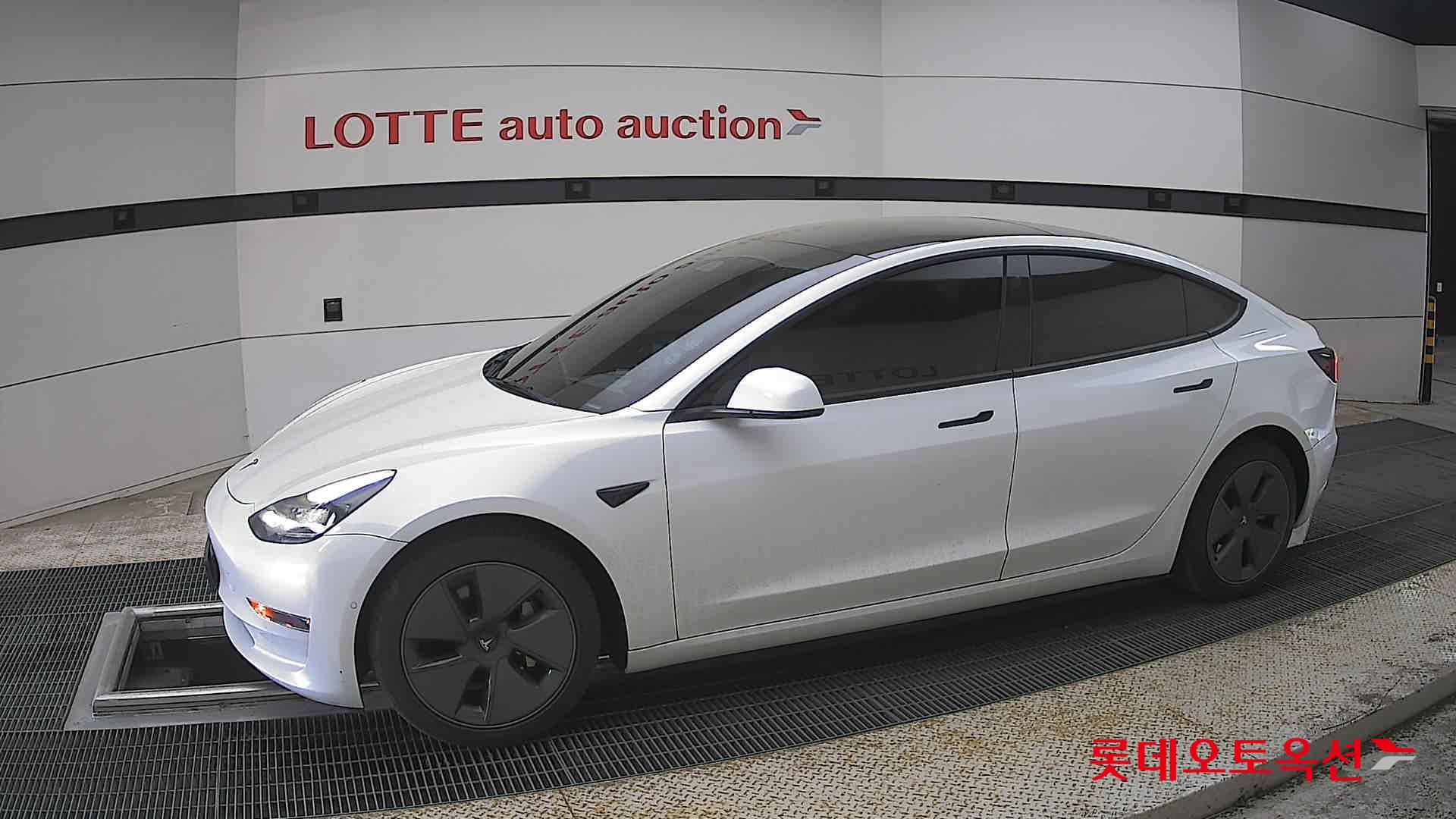 TESLA Model 3 - 12