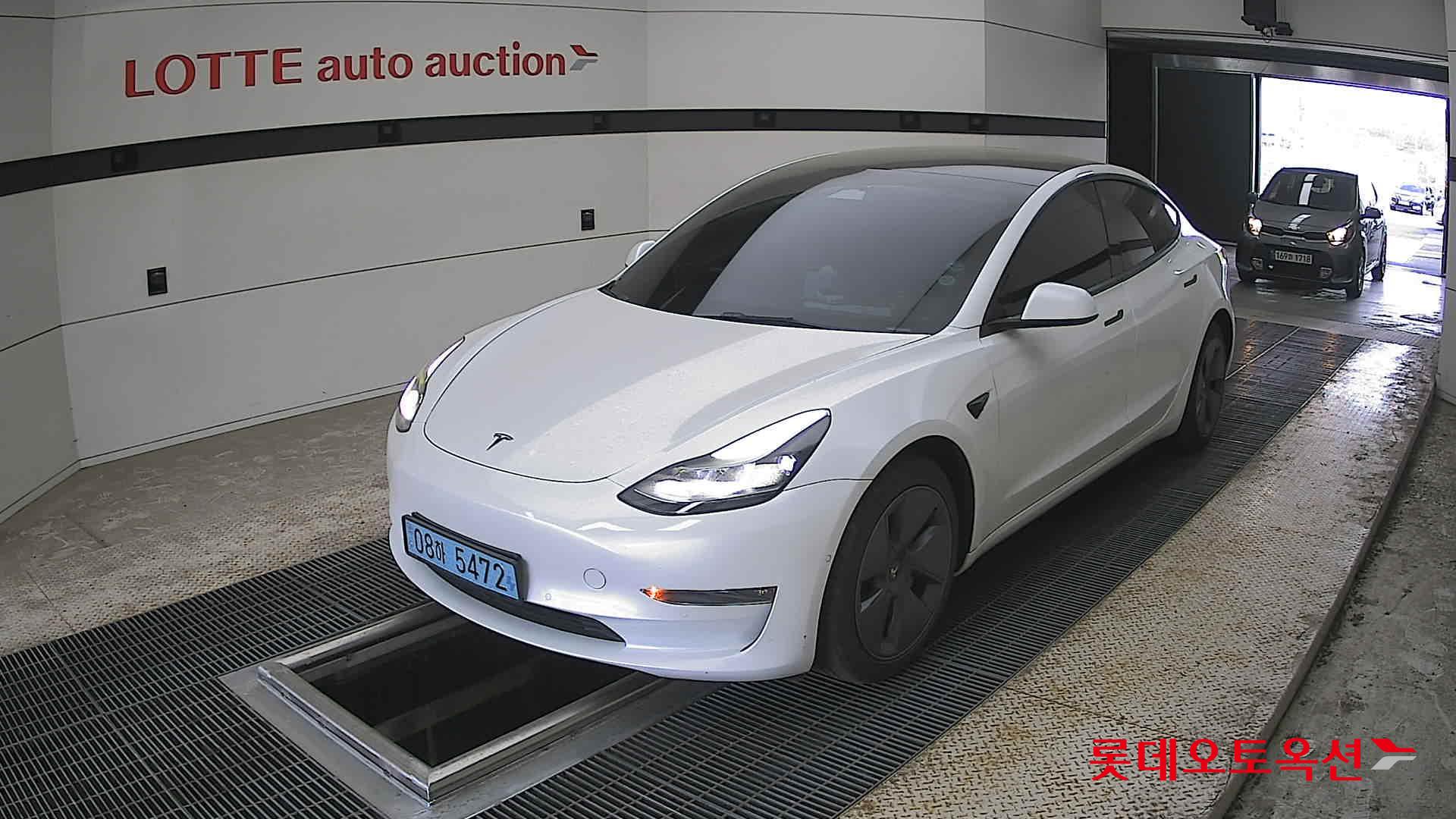 TESLA Model 3 - 3