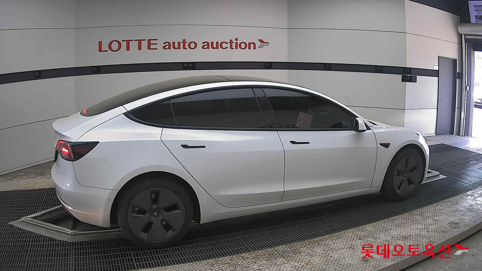 TESLA Model 3 - 20