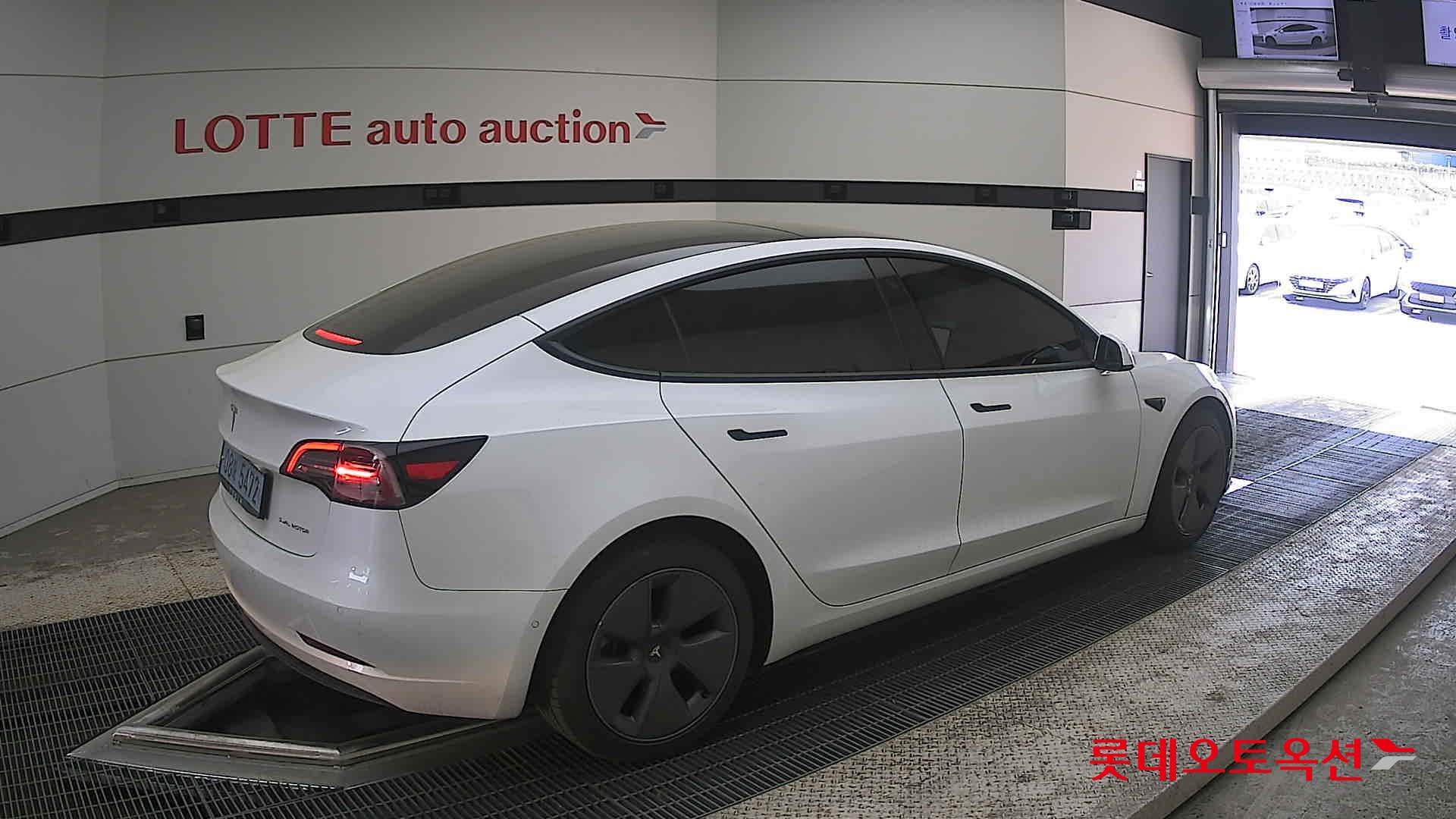 TESLA Model 3 - 19