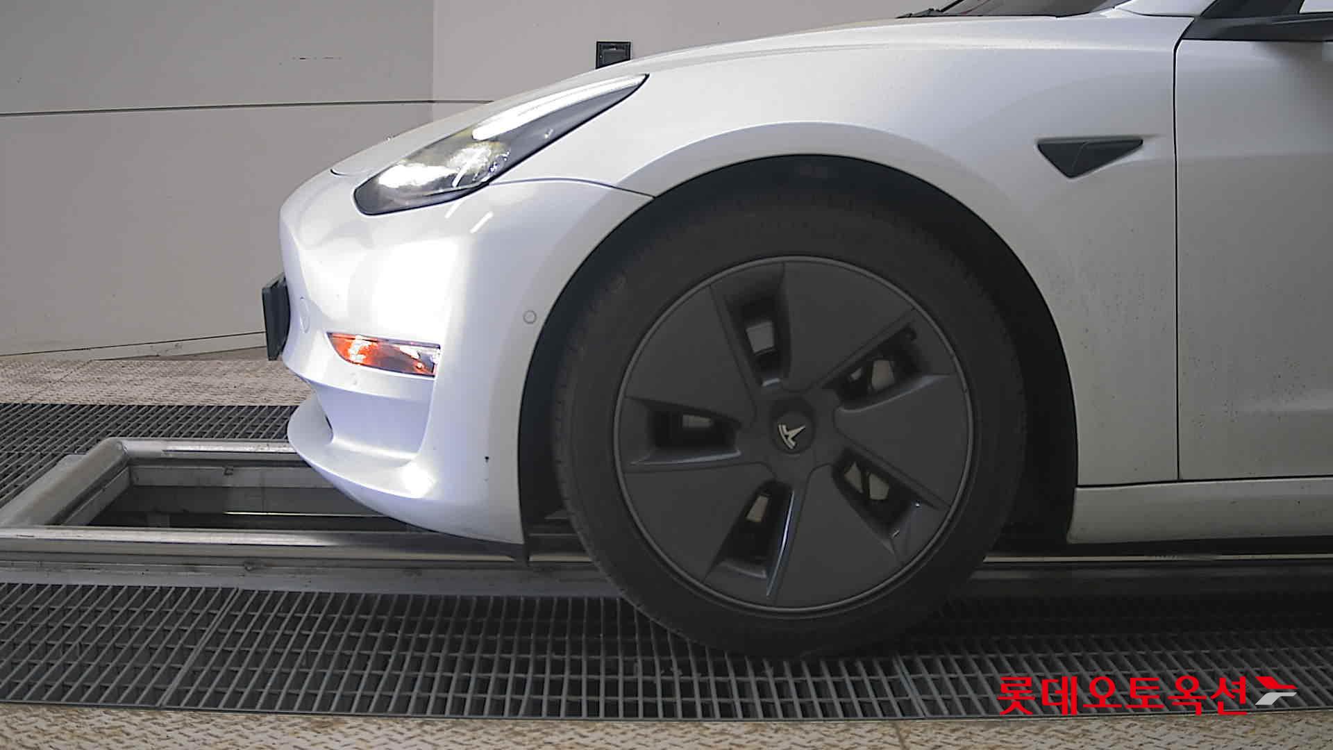 TESLA Model 3 - 25