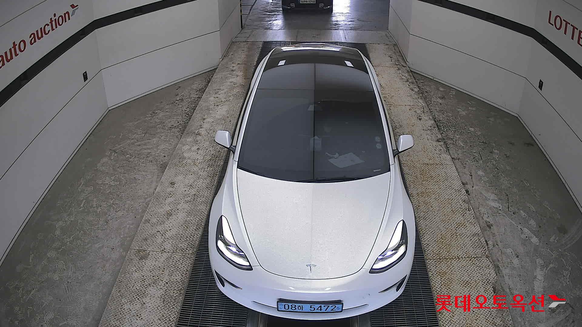 TESLA Model 3 - 7