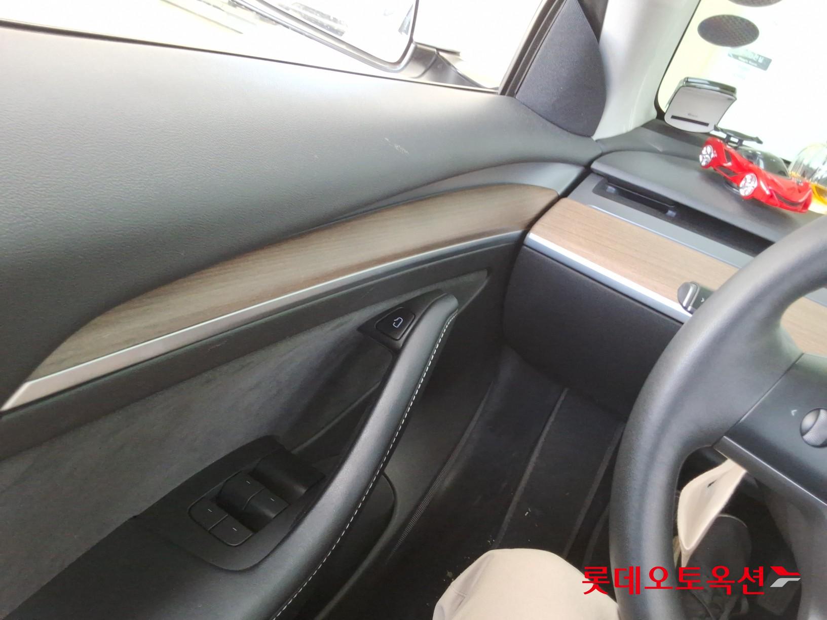 TESLA Model 3 - 29
