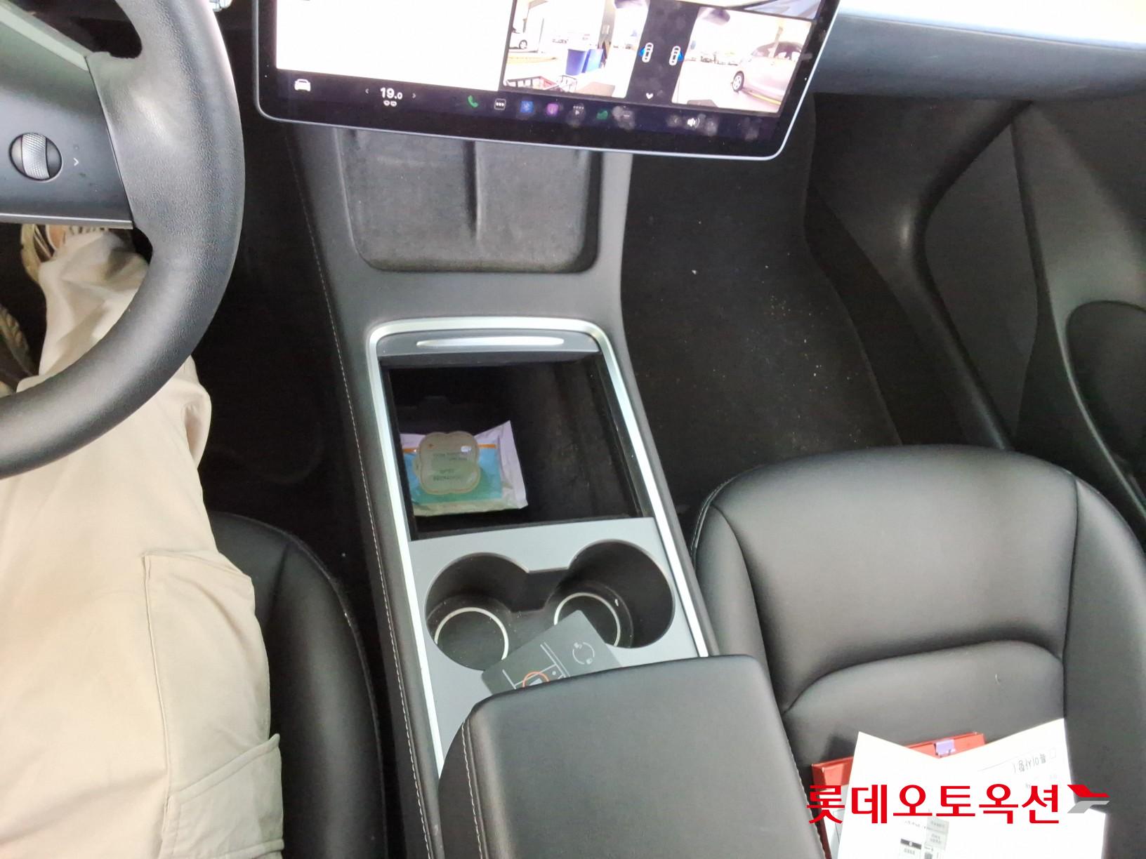 TESLA Model 3 - 34
