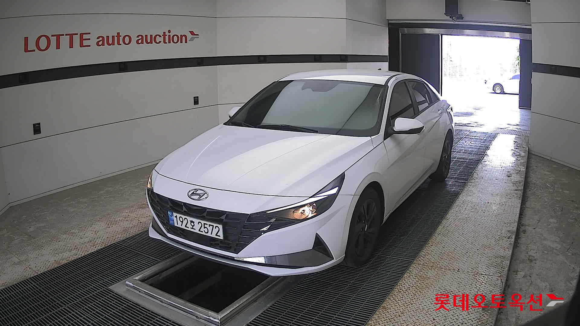 Hyundai Elantra - 10