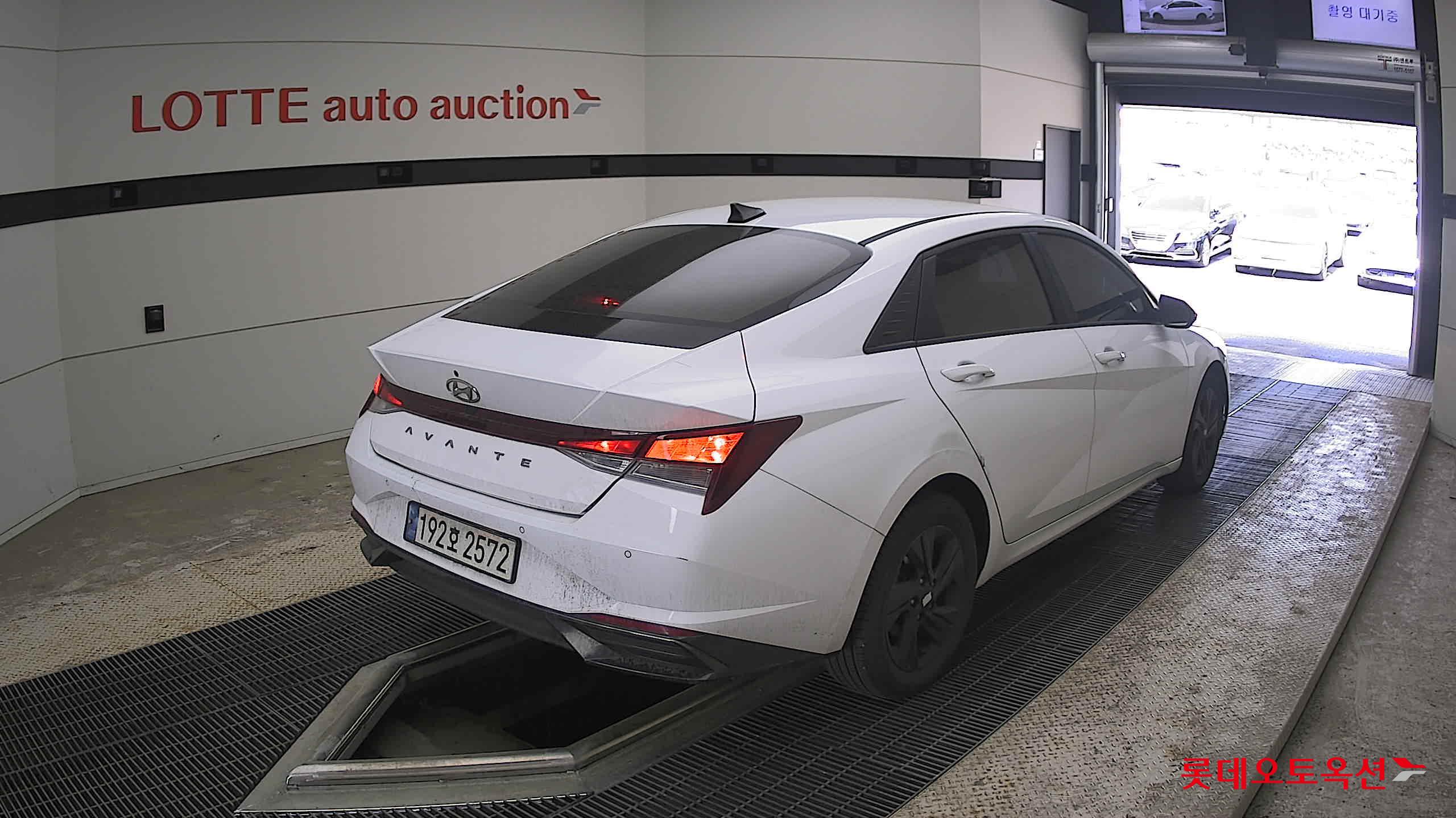 Hyundai Elantra - 5