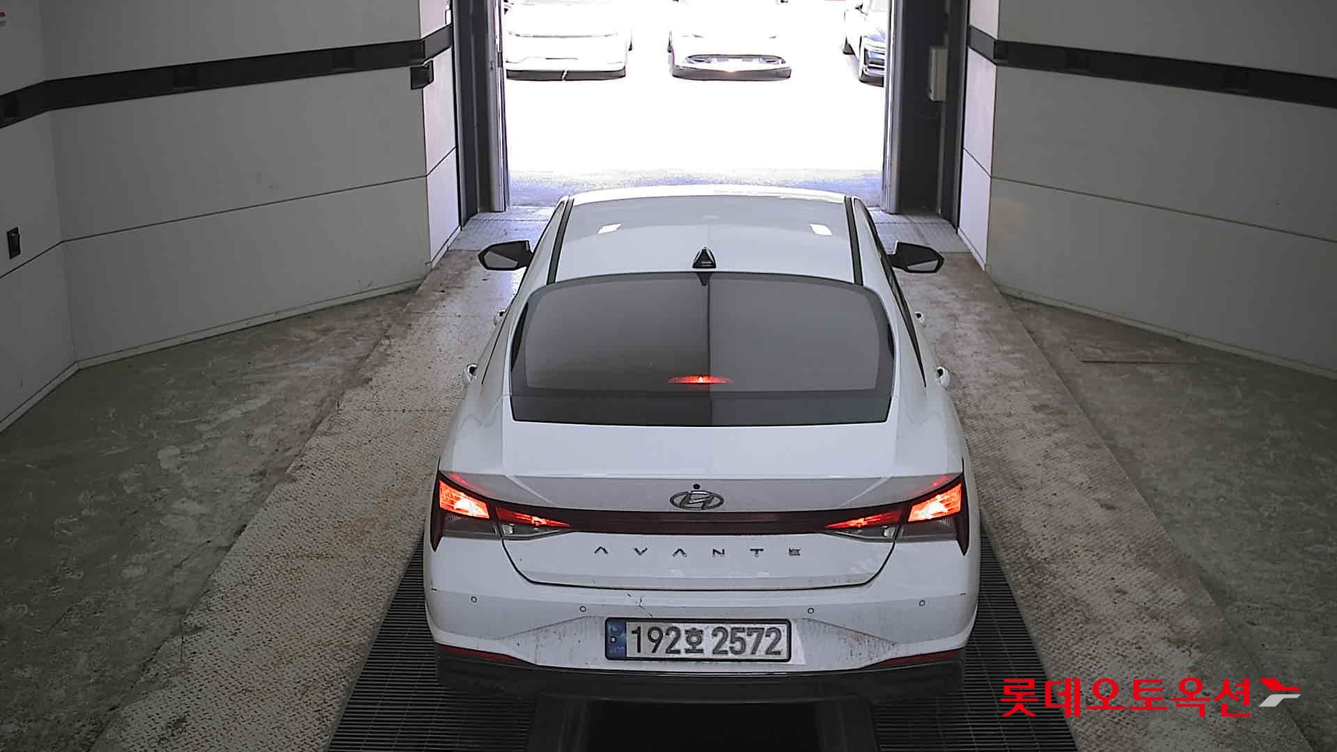 Hyundai Elantra - 17