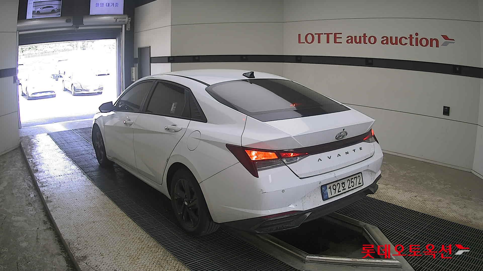 Hyundai Elantra - 4