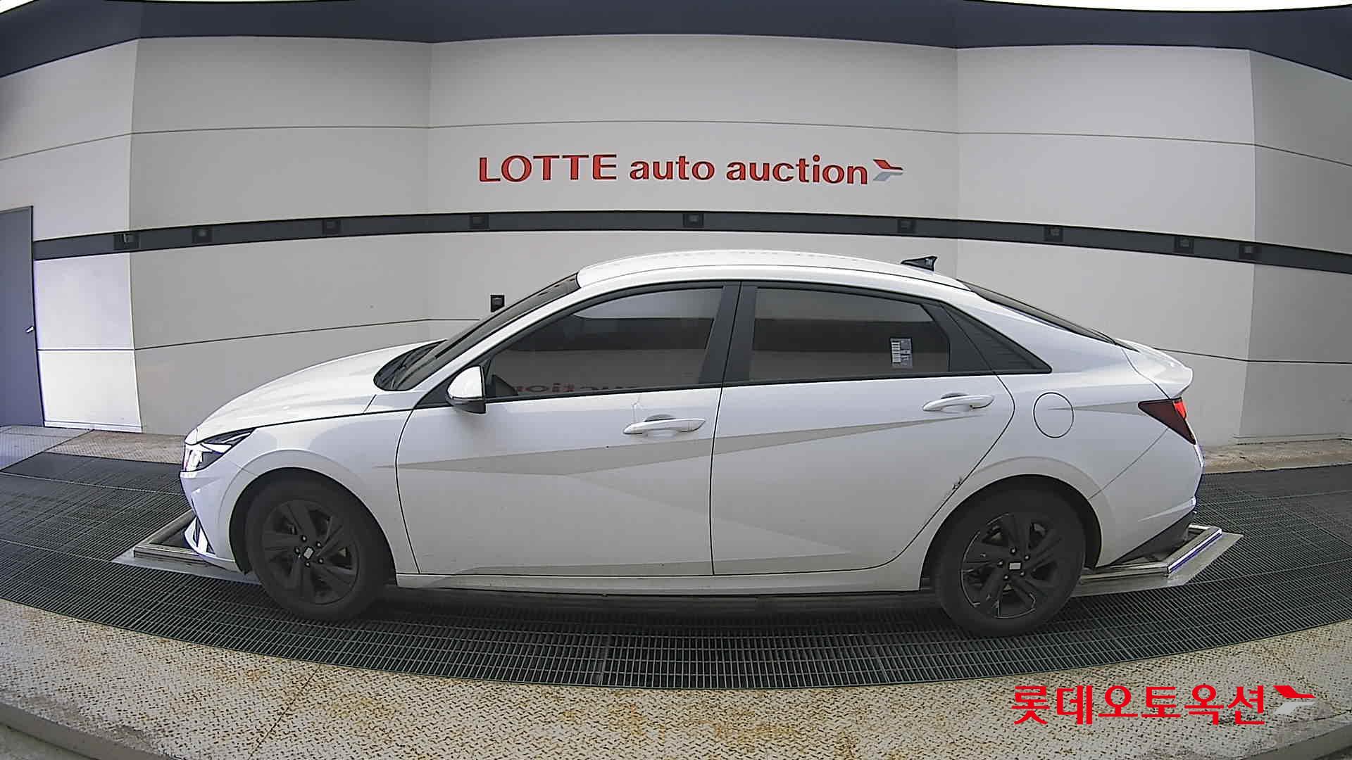 Hyundai Elantra - 13
