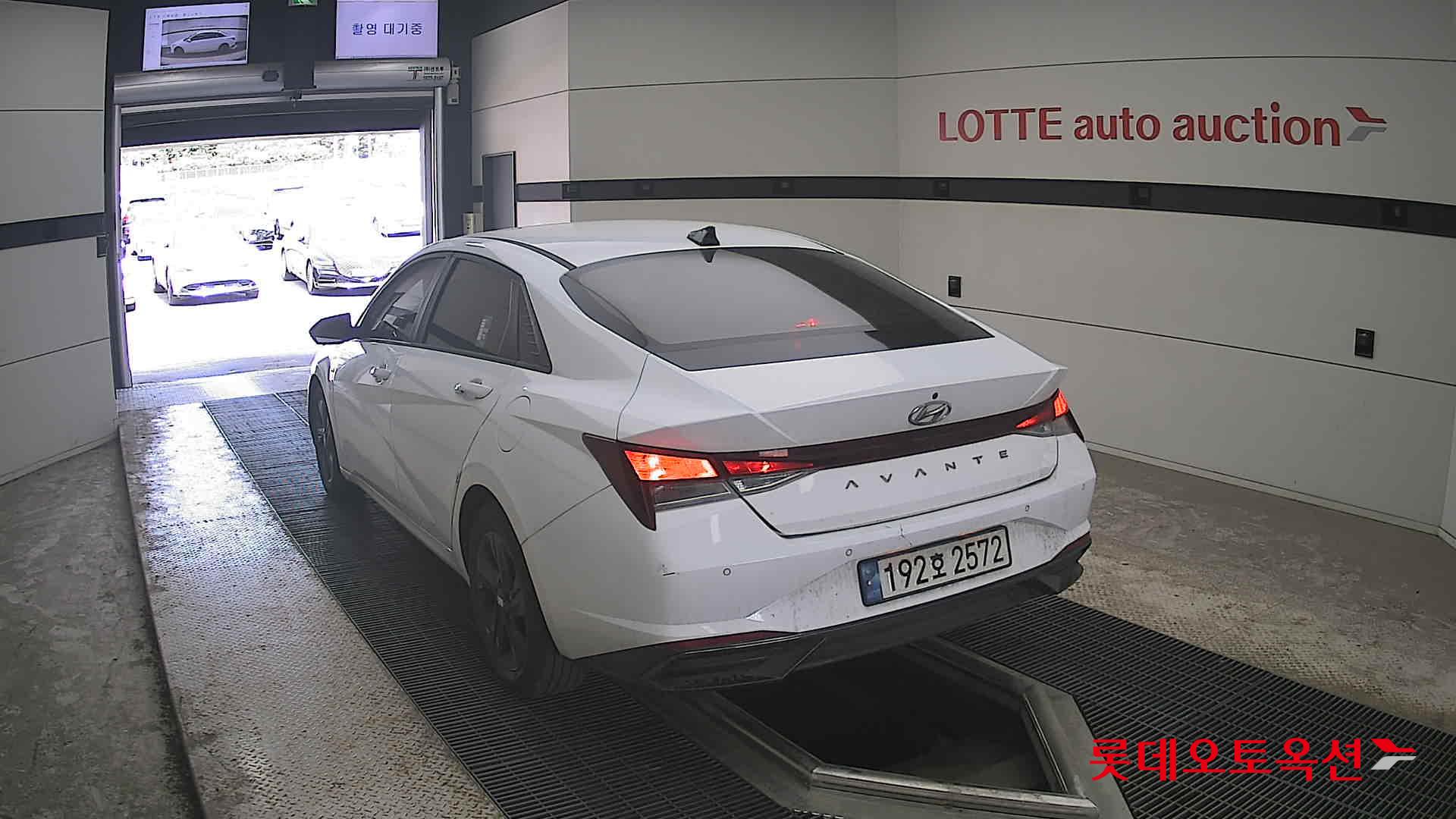 Hyundai Elantra - 16