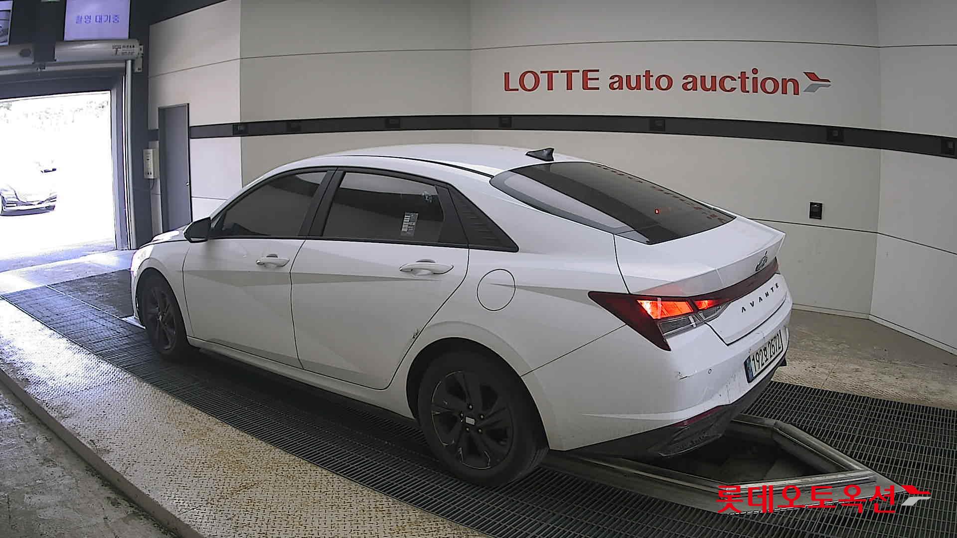 Hyundai Elantra - 15