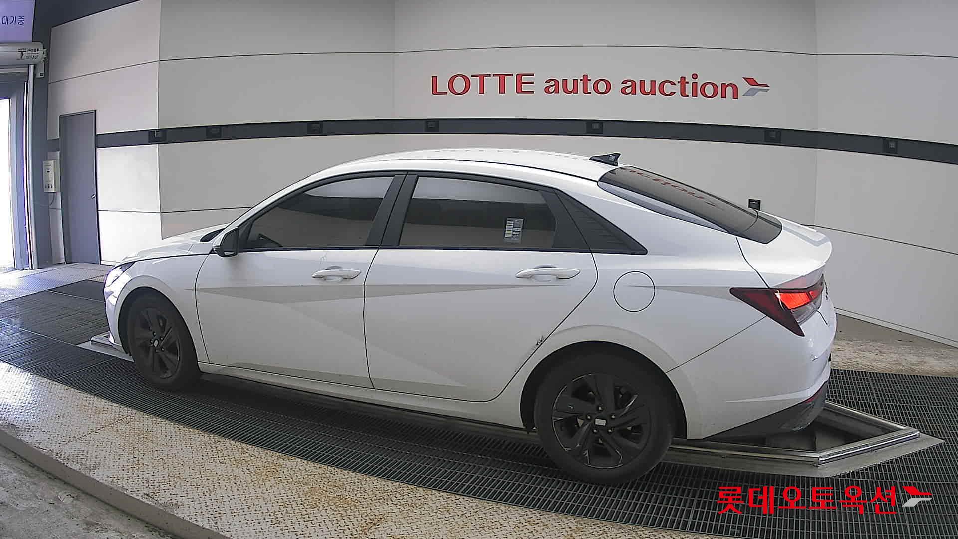 Hyundai Elantra - 14