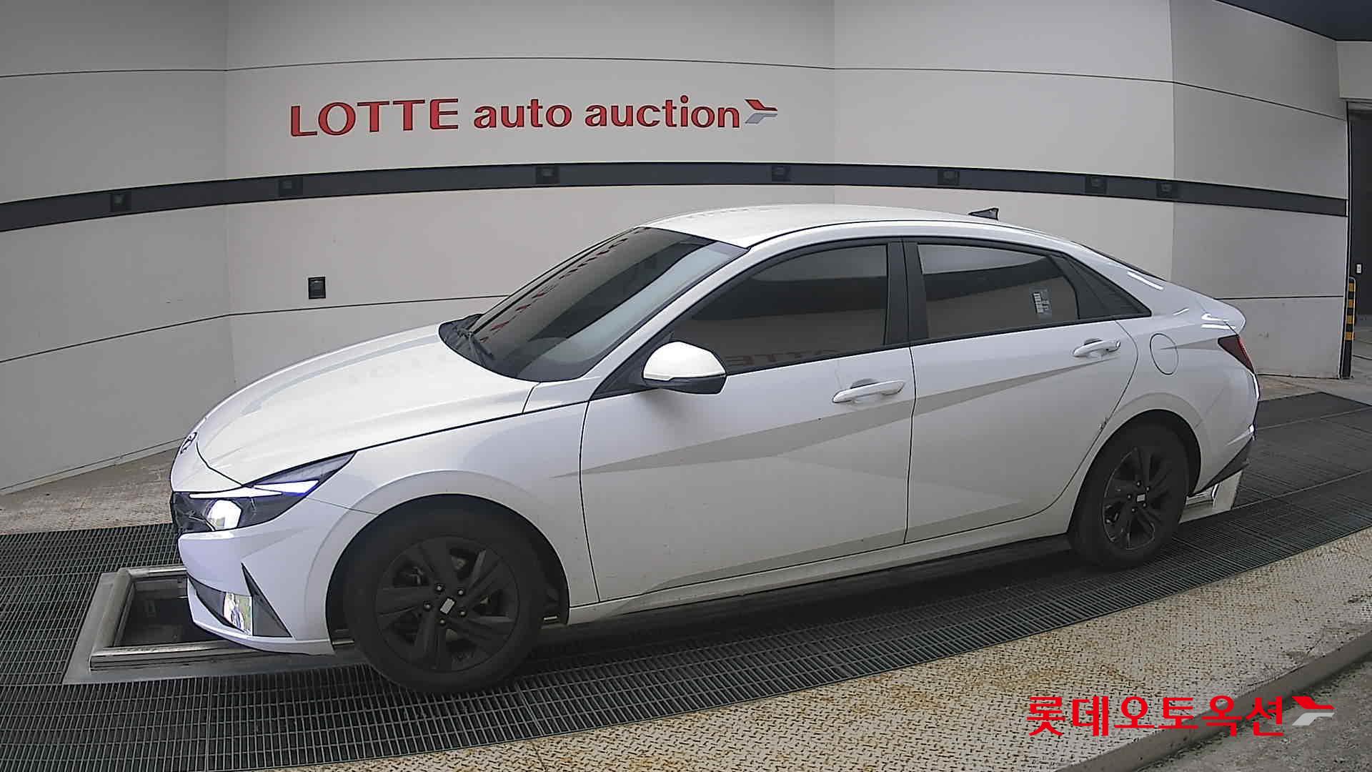 Hyundai Elantra - 12