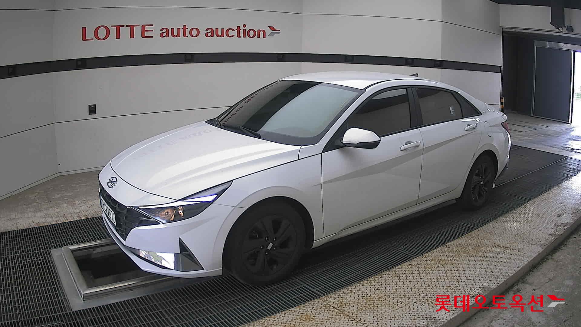 Hyundai Elantra - 11