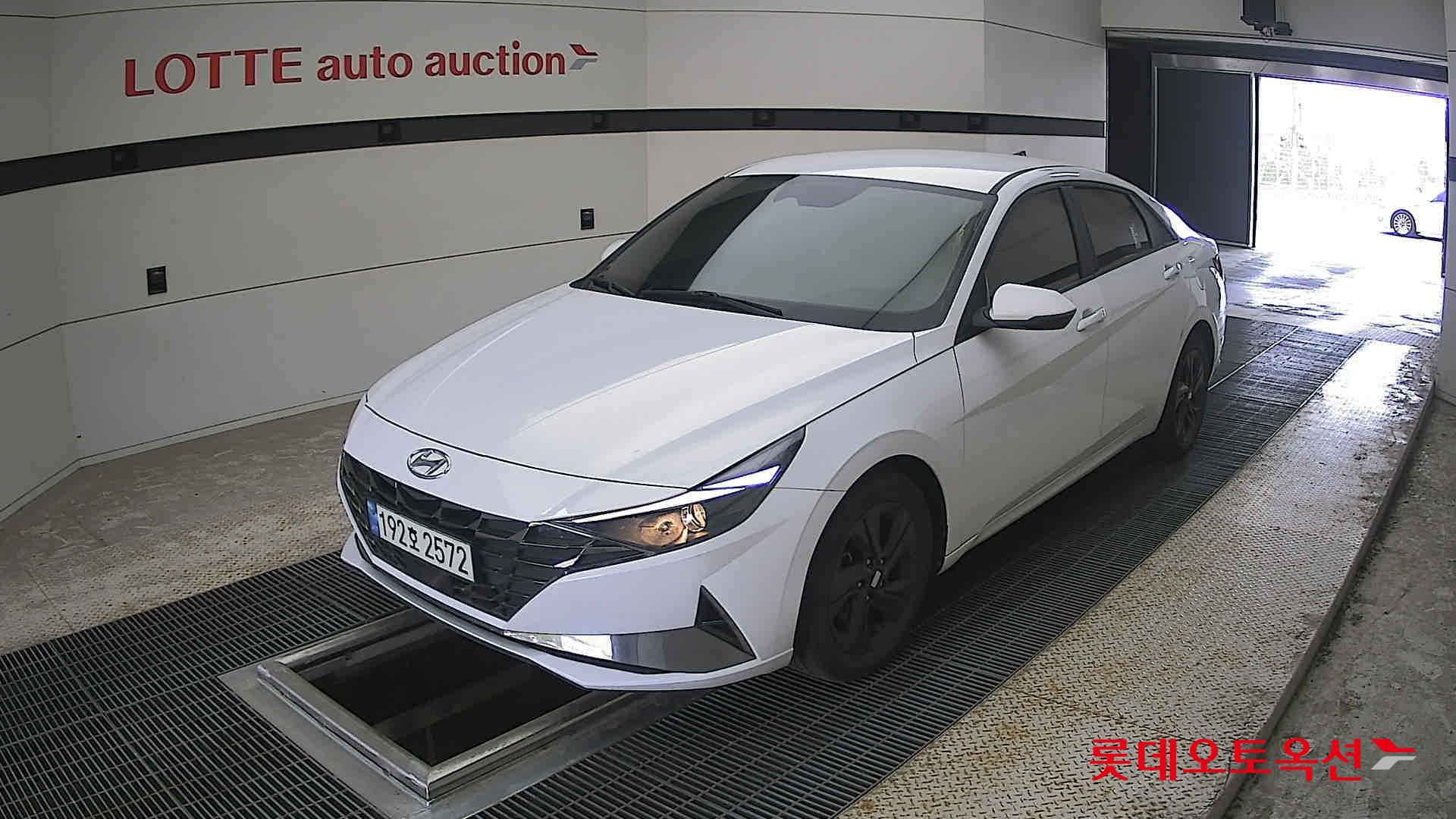 Hyundai Elantra - 3