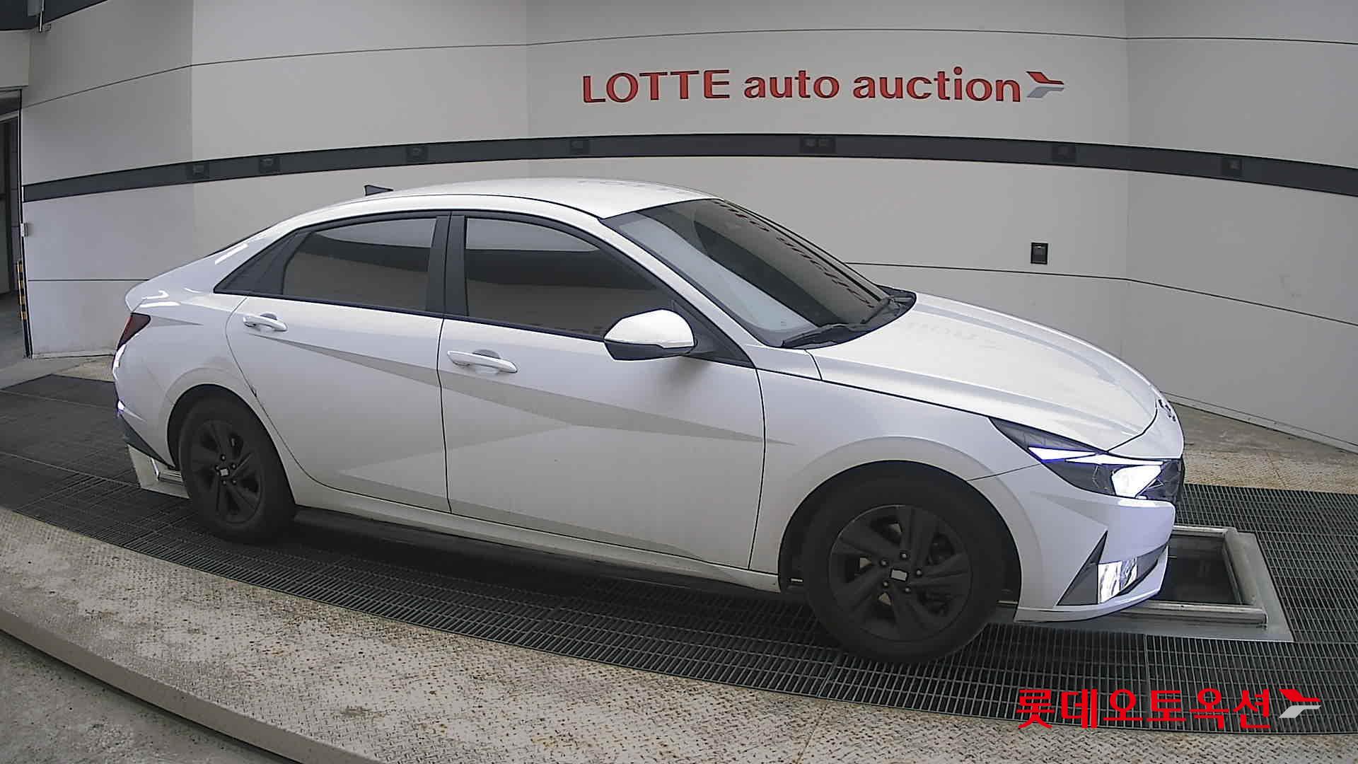 Hyundai Elantra - 22