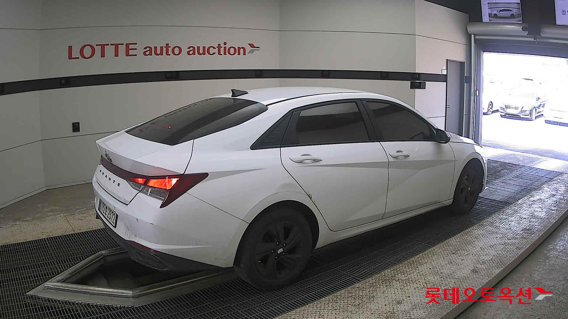 Hyundai Elantra - 19