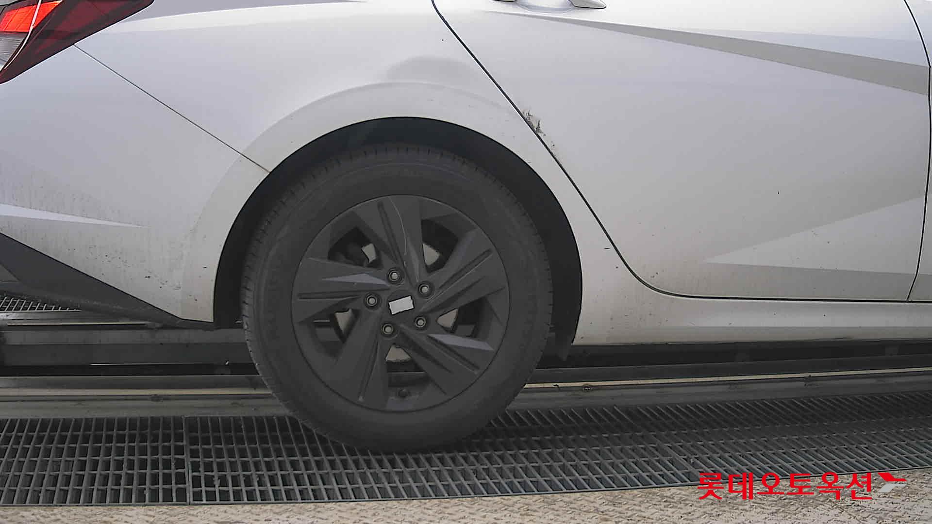 Hyundai Elantra - 28