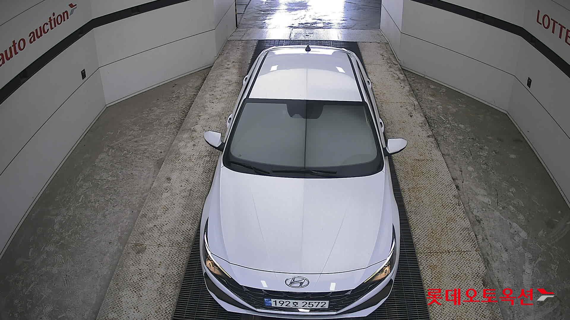 Hyundai Elantra - 7