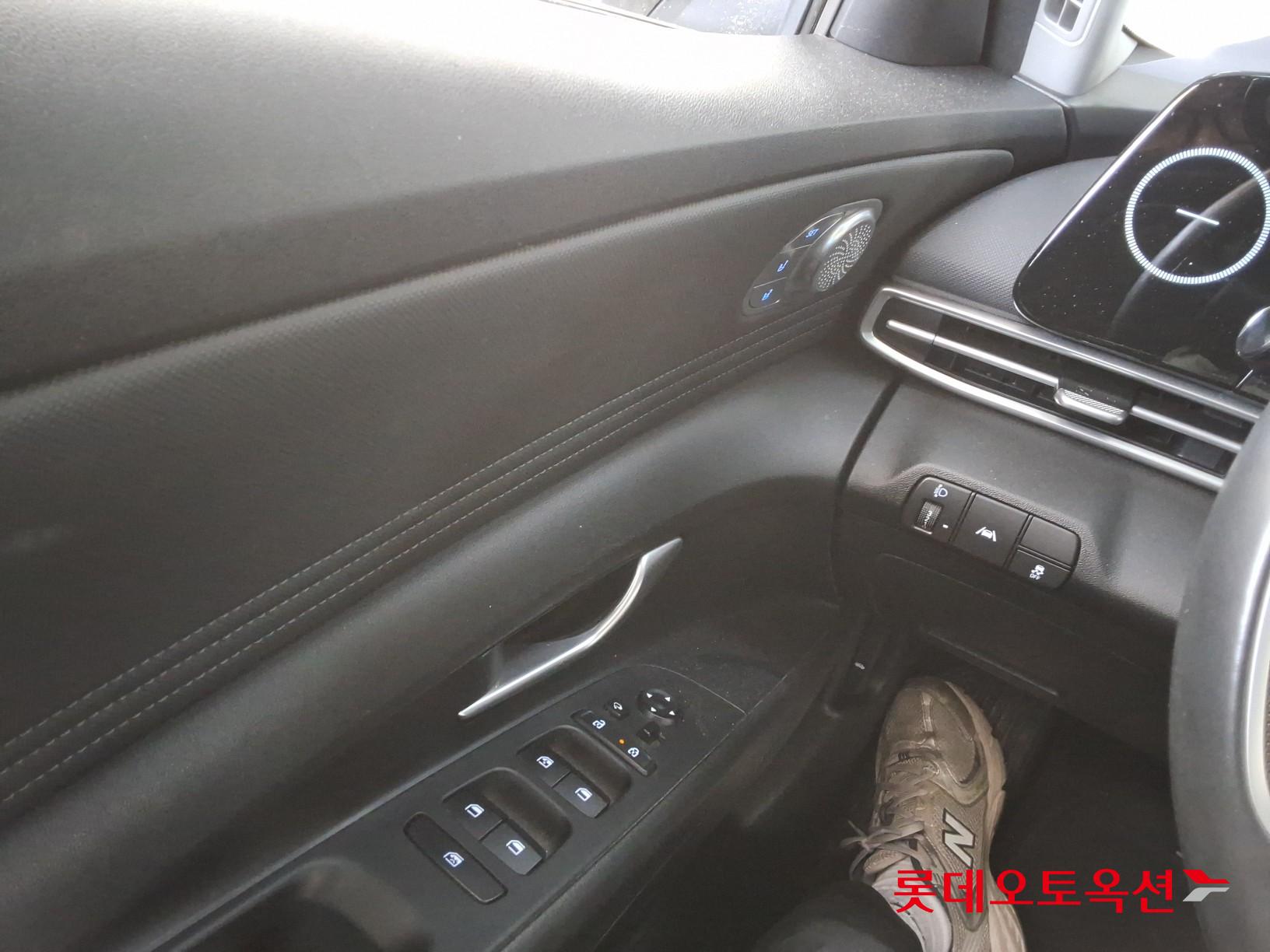 Hyundai Elantra - 29