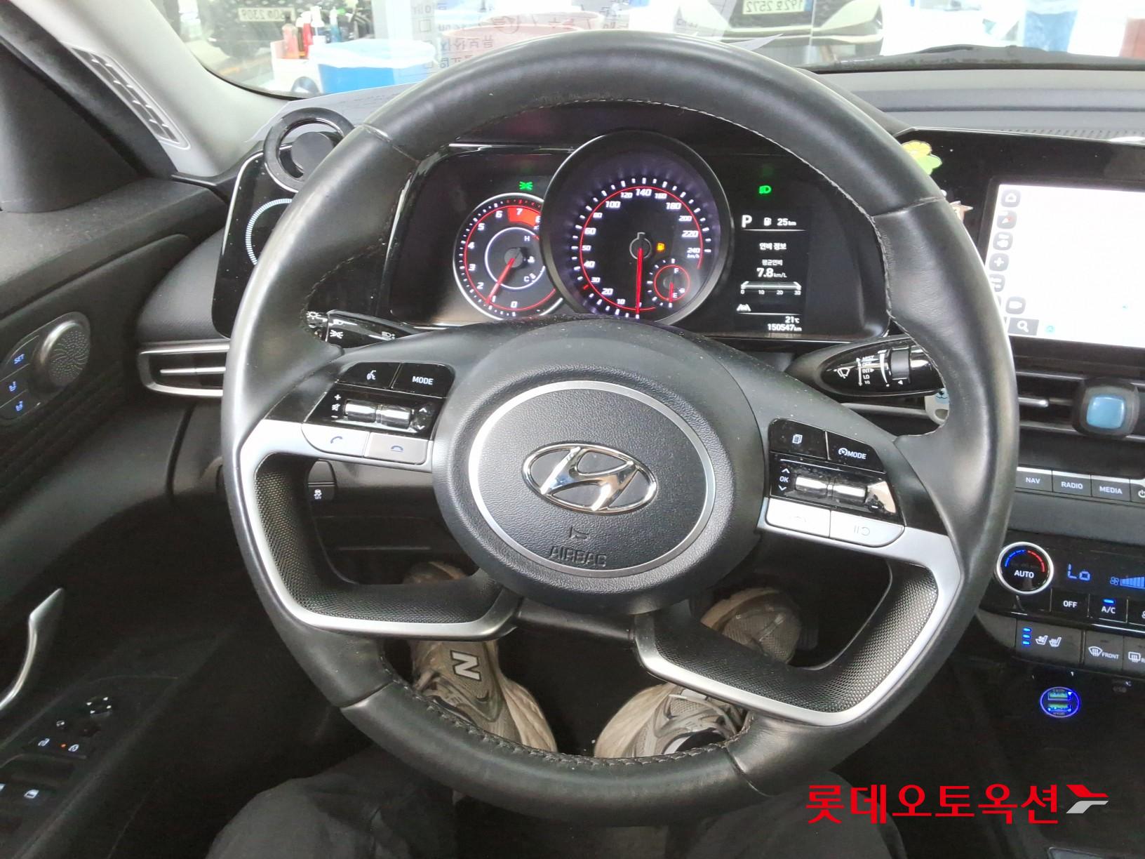 Hyundai Elantra - 30