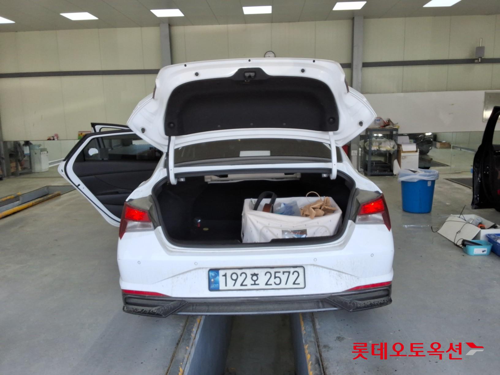 Hyundai Elantra - 9