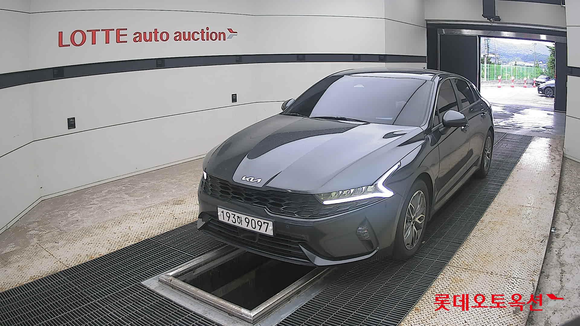 2022 - kia k5