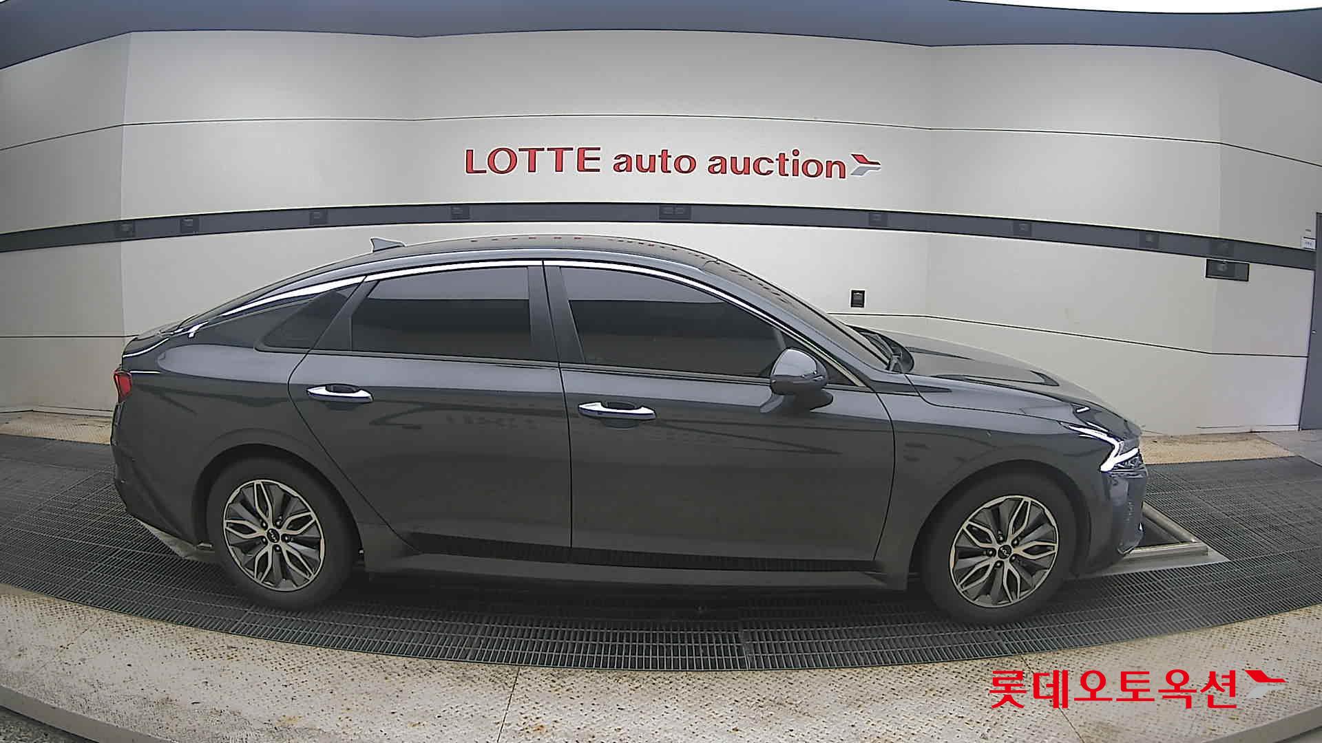 2022 - kia k5